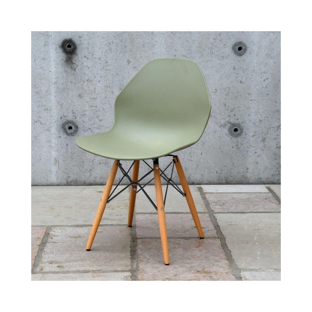 Chloe chair with polypropylene seat, wood