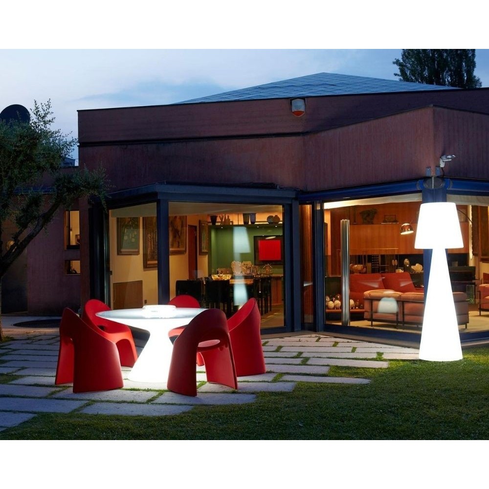 Tavolo luminoso Ed, con base conica realizzata in polietilene e top rotondo in vetro, design Guglielmo Berchicci