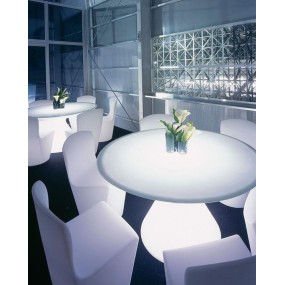 Tavolo luminoso Ed, con base conica realizzata in polietilene e top rotondo in vetro, design Guglielmo Berchicci