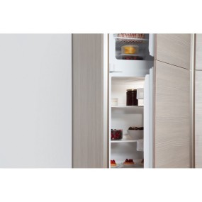 Whirlpool ART 3801 réfrigérateur-congélateur Intégré 218 L F Acier inoxydable