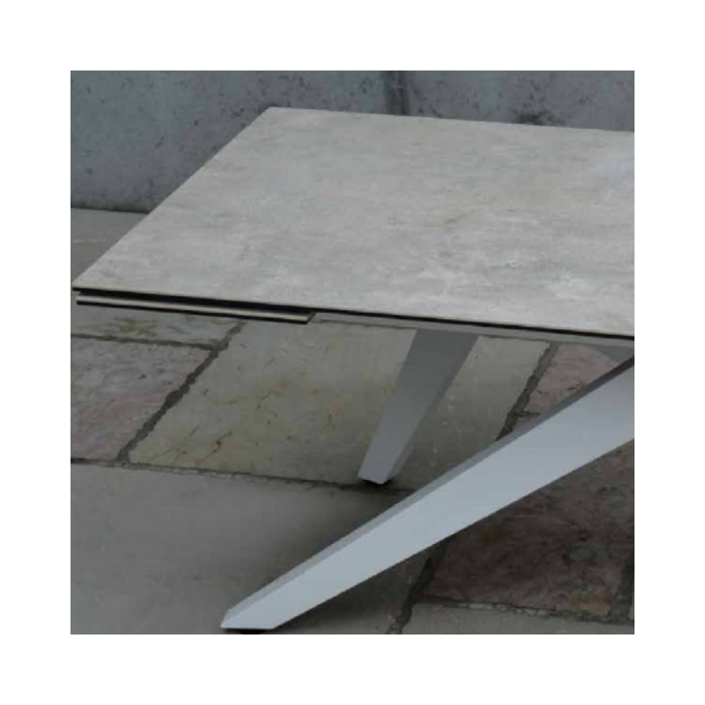 Table extensible avec plateau en verre céramique et finition beton